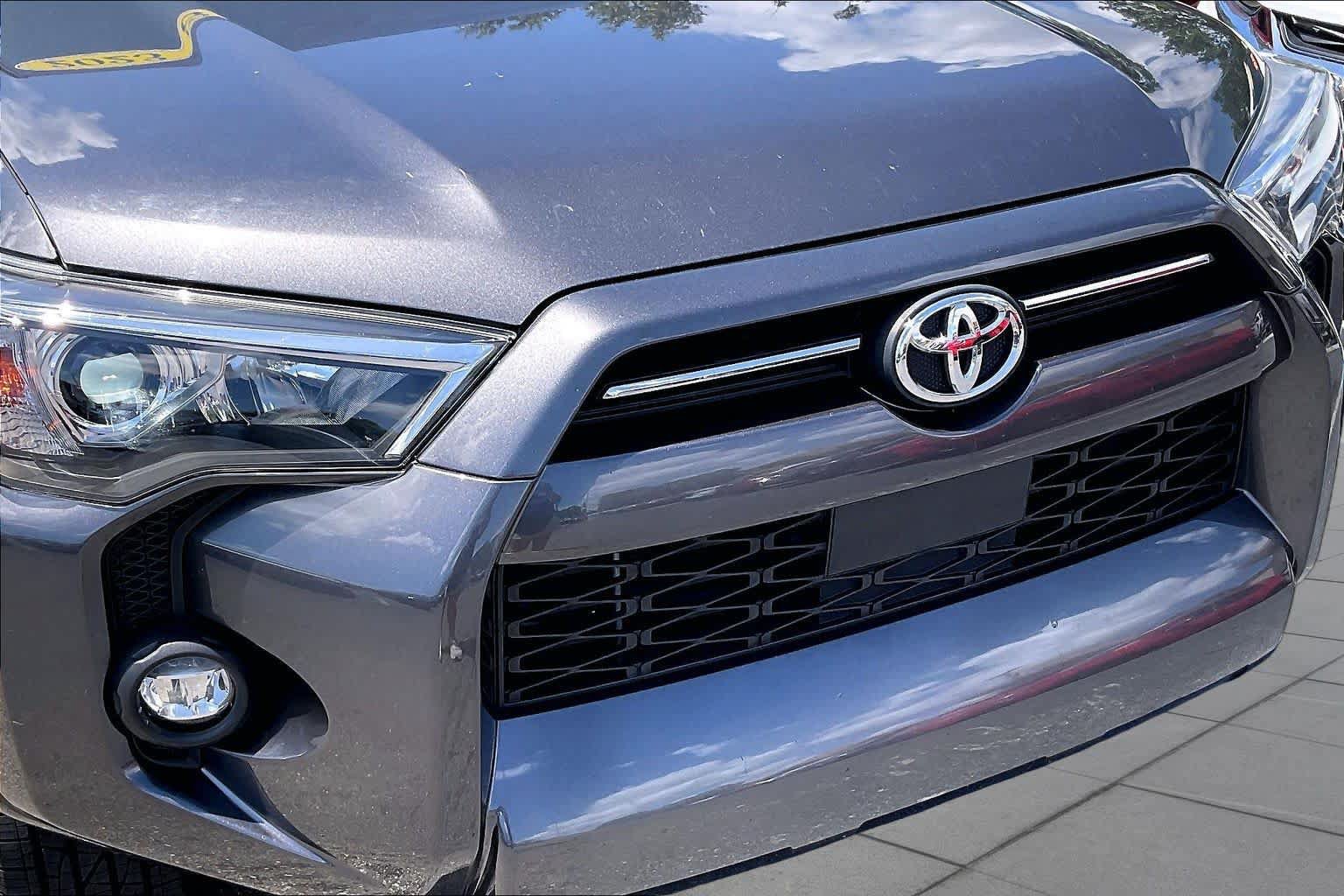 Used 2023 Toyota 4Runner SR5 Premium w/ Moonroof Package RWD image 30