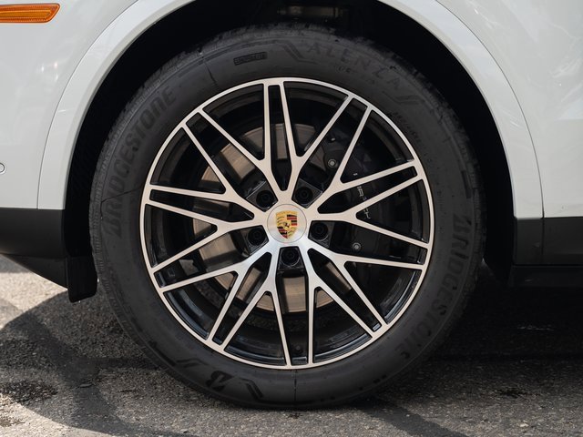 Certified 2024 Porsche Cayenne image 12