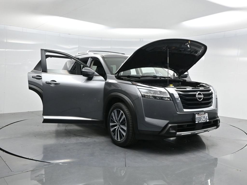 Used 2022 Nissan Pathfinder Platinum w/ Cargo Package image 56