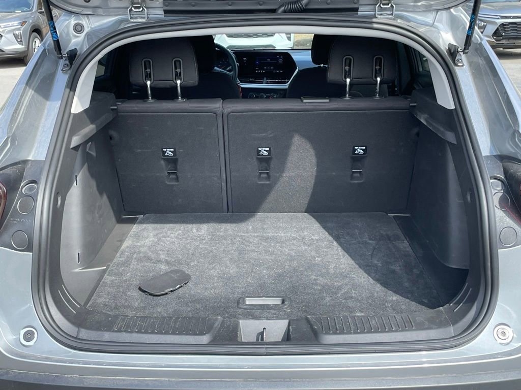 Used 2025 Chevrolet Trax LS image 7