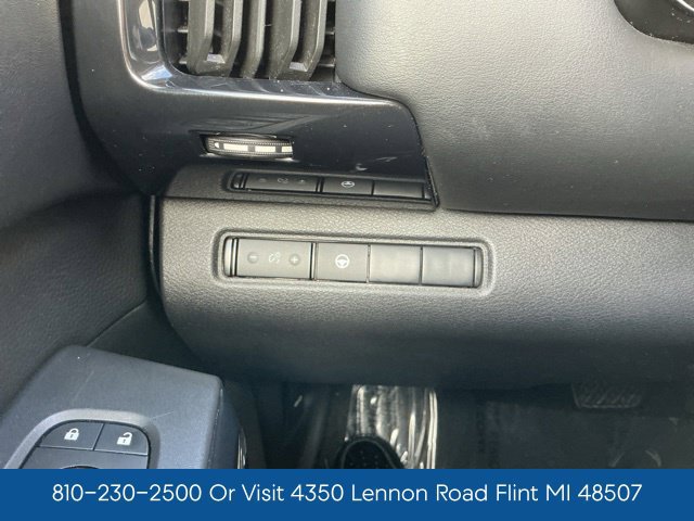 Used 2024 Nissan Pathfinder SV FWD image 19