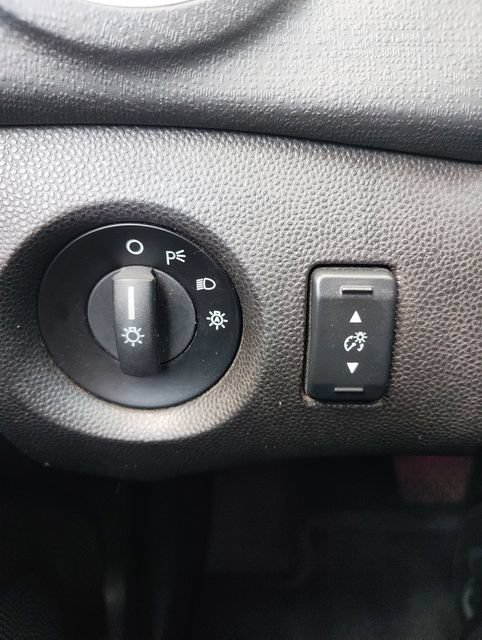 Used 2015 Ford Fiesta SE FWD image 16