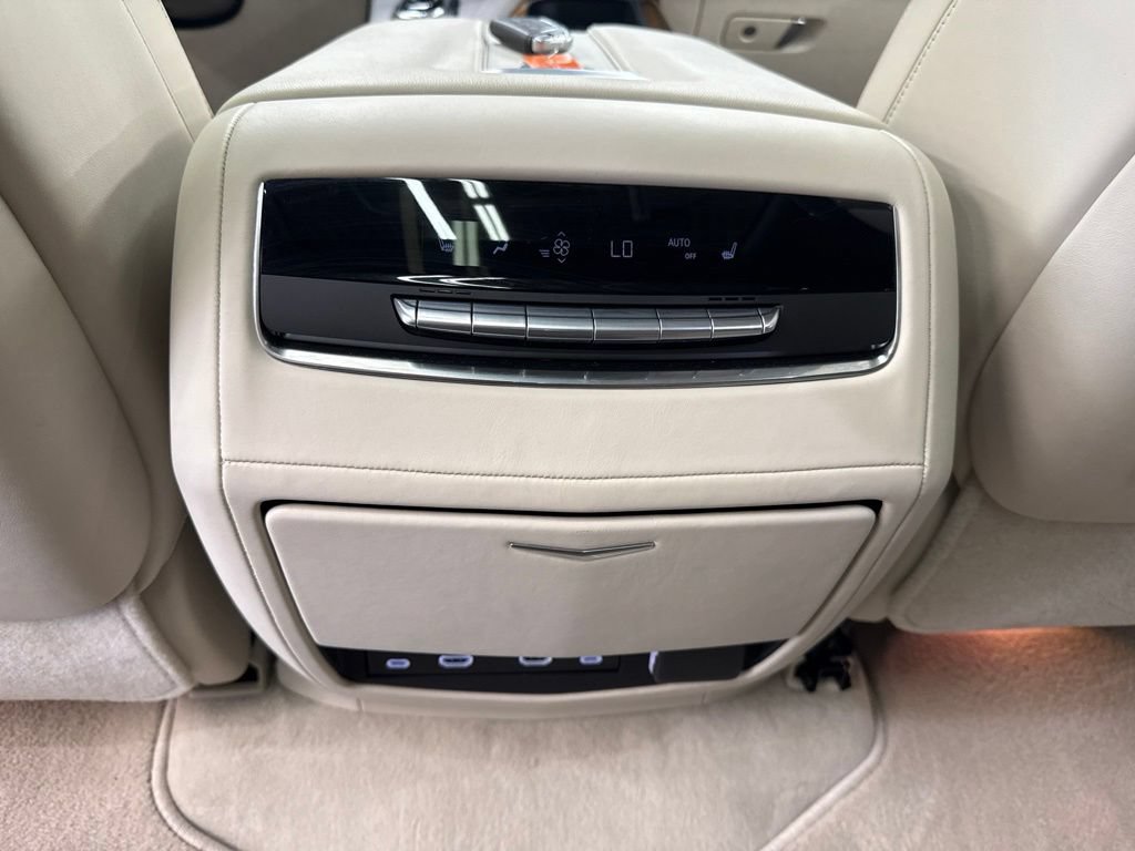 Used 2024 Cadillac Escalade Sport Platinum w/ LPO, ONYX Package AWD/4WD image 19