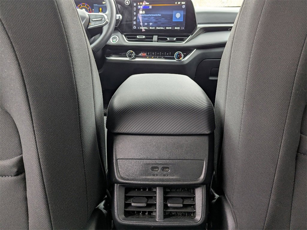 Used 2025 Chevrolet Equinox LT image 30