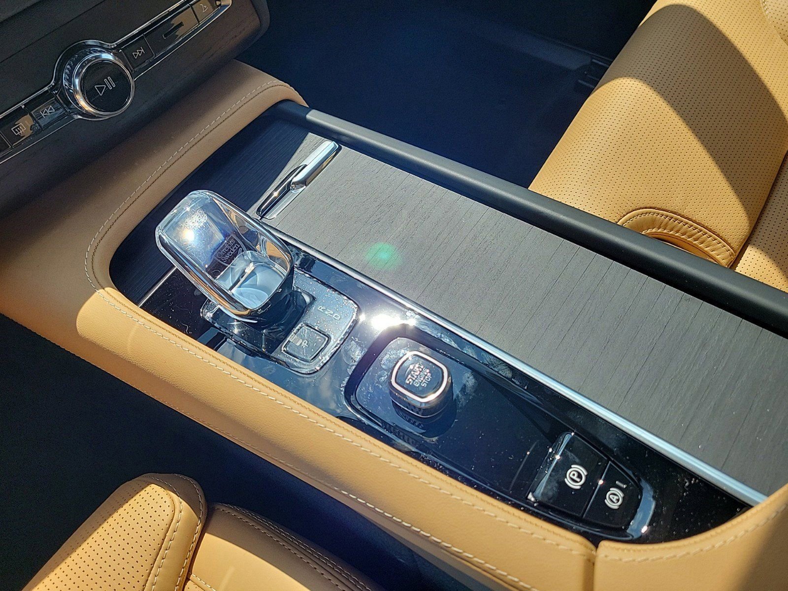 New 2024 Volvo XC90 T8 Ultimate w/ Protection Package Premier image 16