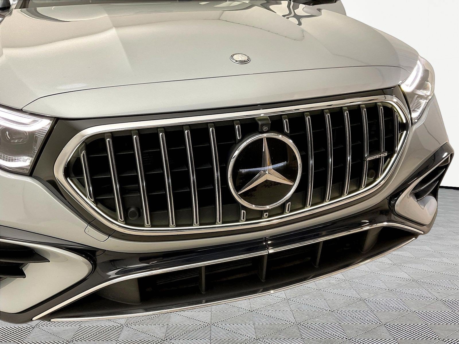 Certified 2025 Mercedes-Benz E 53 AMG e 4MATIC Sedan image 33