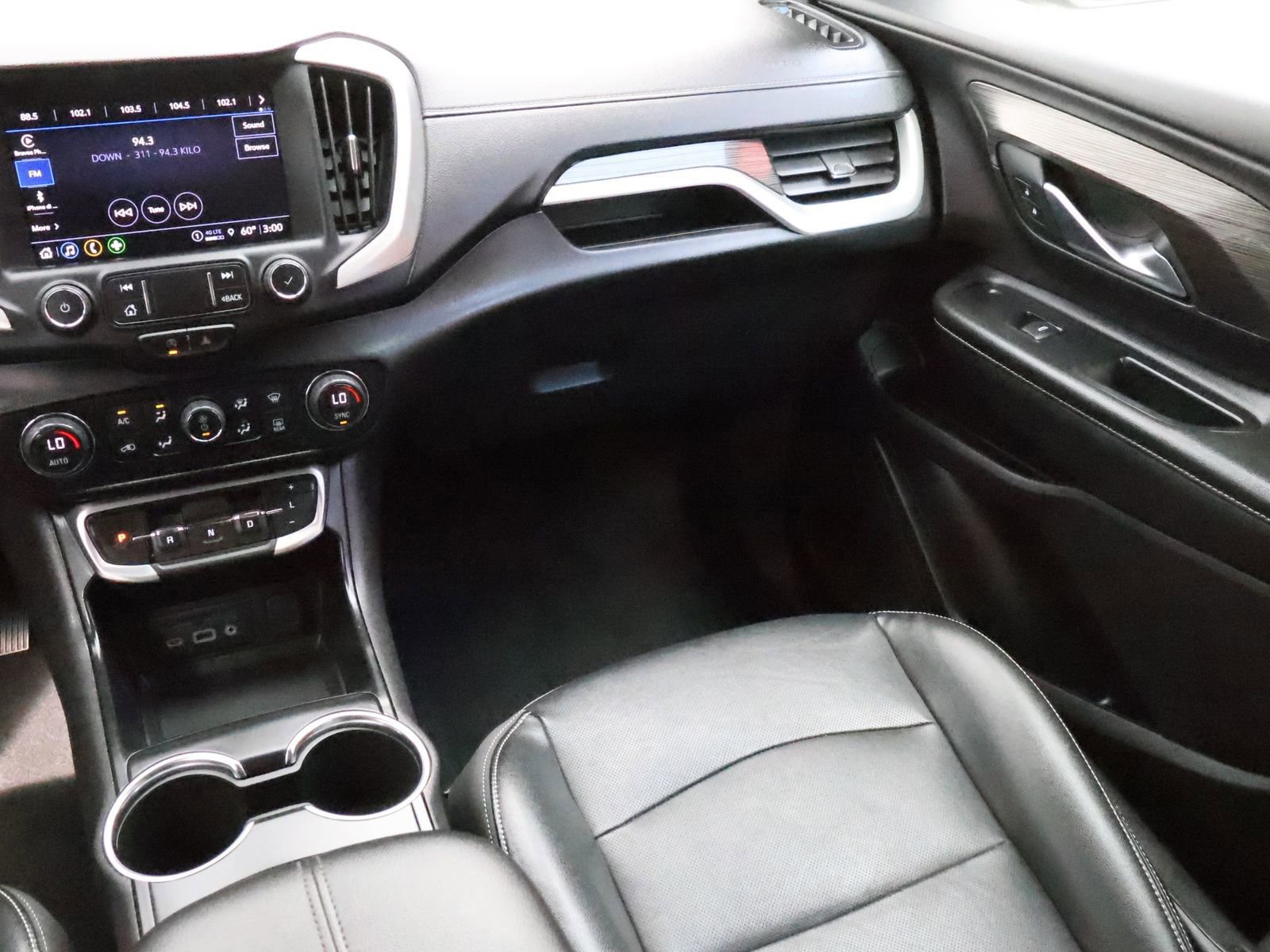 Used 2024 GMC Terrain SLT image 41