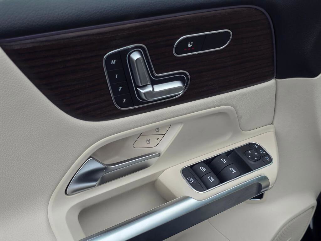 New 2026 Mercedes-Benz GLB 250 4MATIC image 36
