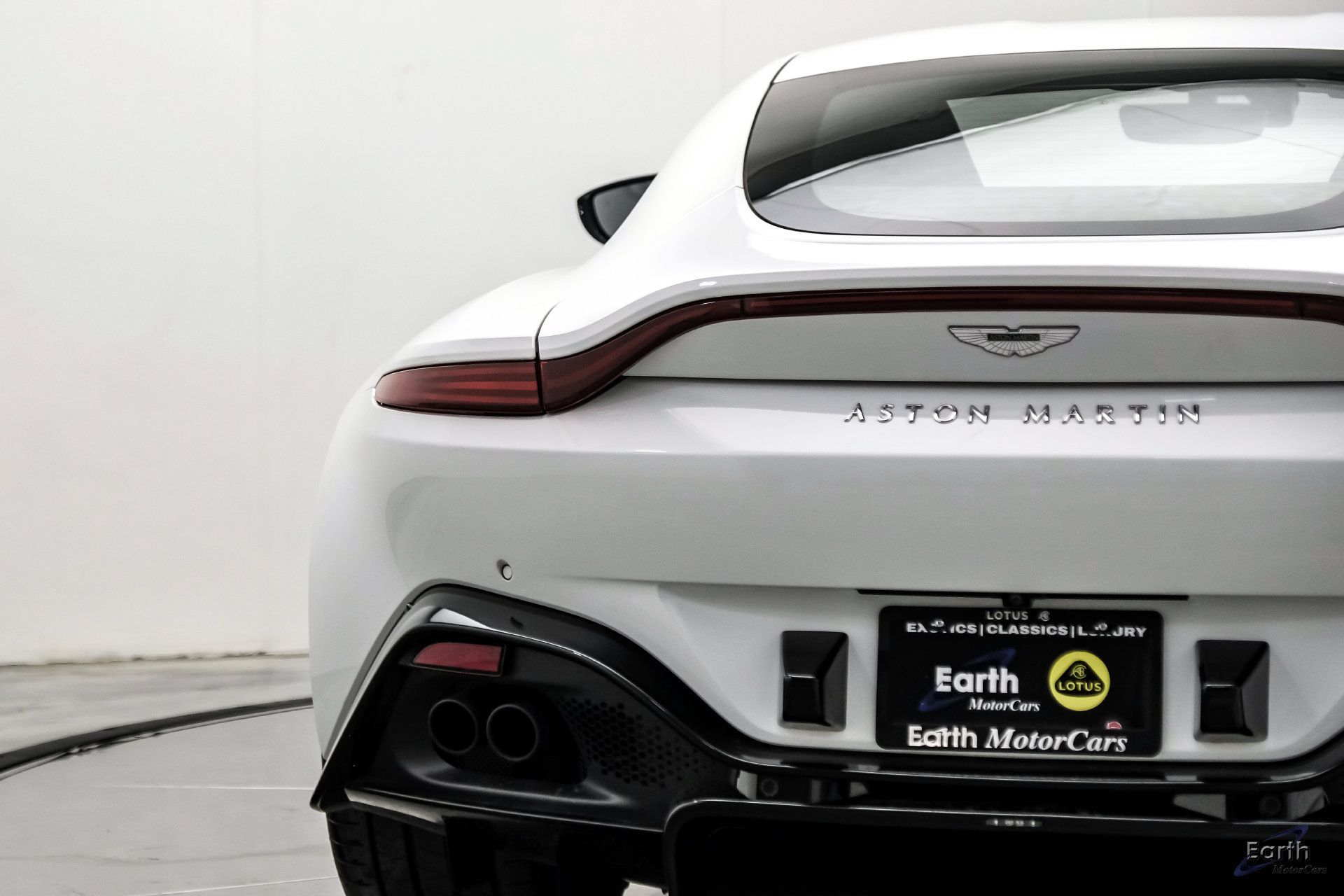 Used 2022 Aston Martin V8 Vantage Coupe RWD image 17