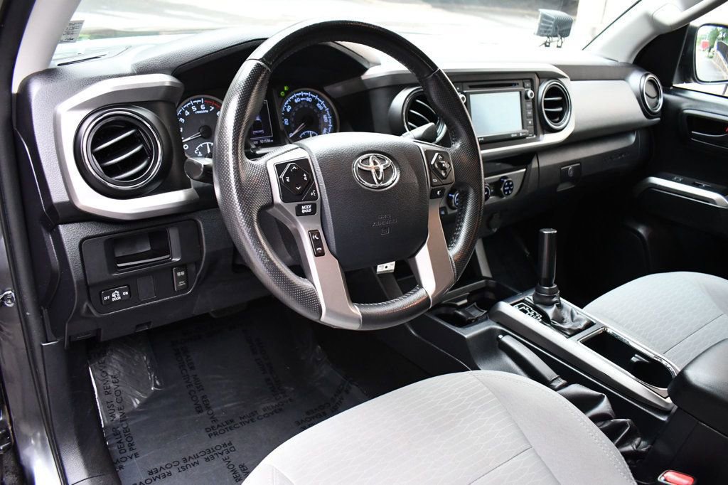 Used 2017 Toyota Tacoma TRD Sport image 21