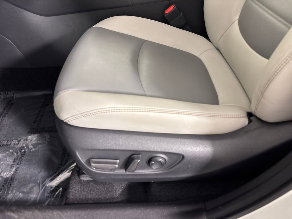Certified 2022 Toyota RAV4 XLE Premium AWD/4WD image 9