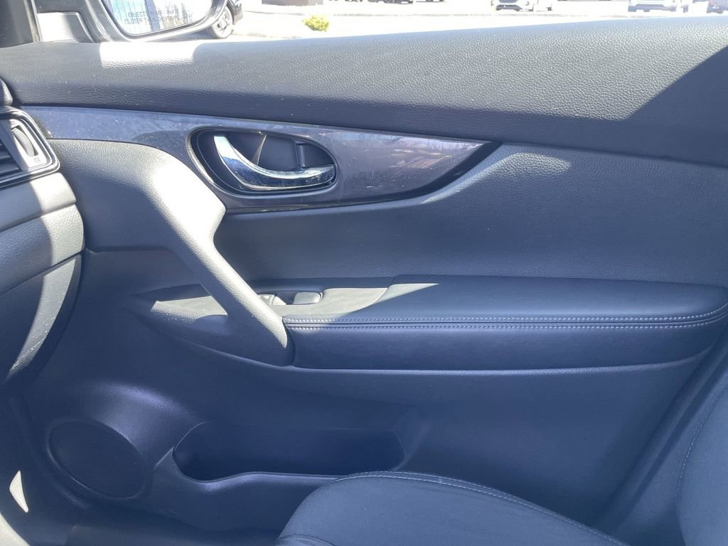 Used 2017 Nissan Rogue SV image 20