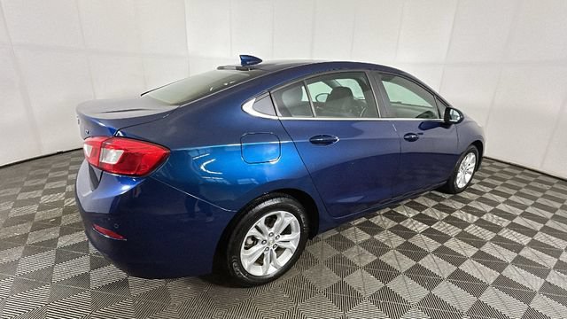 Used 2019 Chevrolet Cruze LT w/ Convenience Package FWD image 2