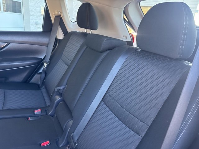 Used 2018 Nissan Rogue SV image 17