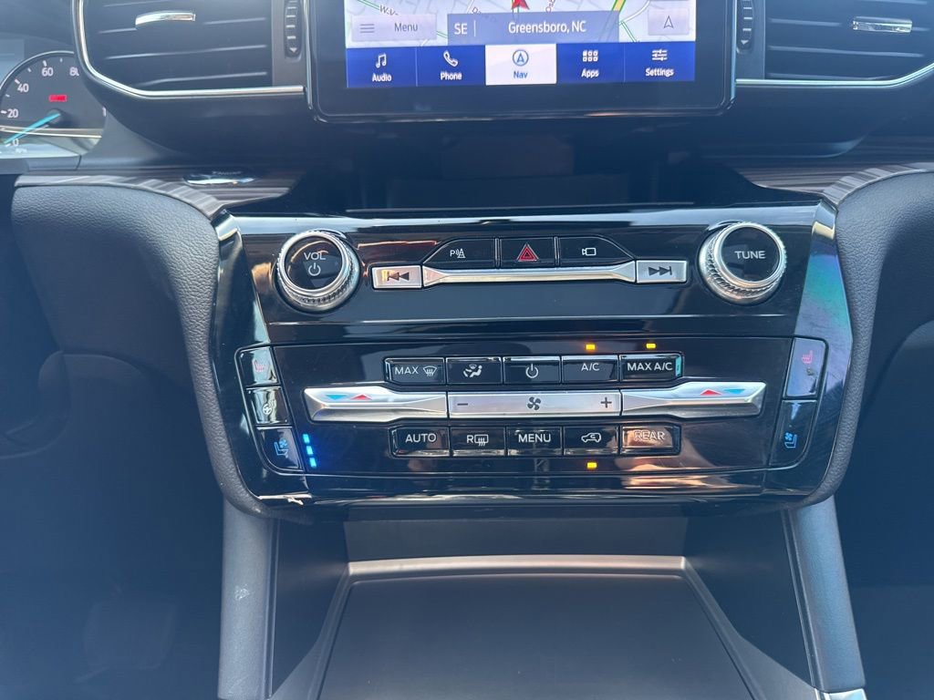 Used 2022 Ford Explorer Limited w/ Equipment Group 301A image 22