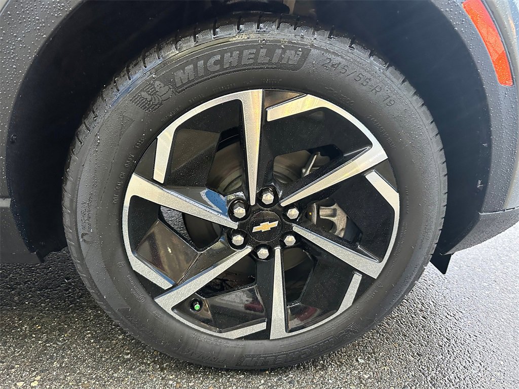 New 2026 Chevrolet Equinox EV LT image 9