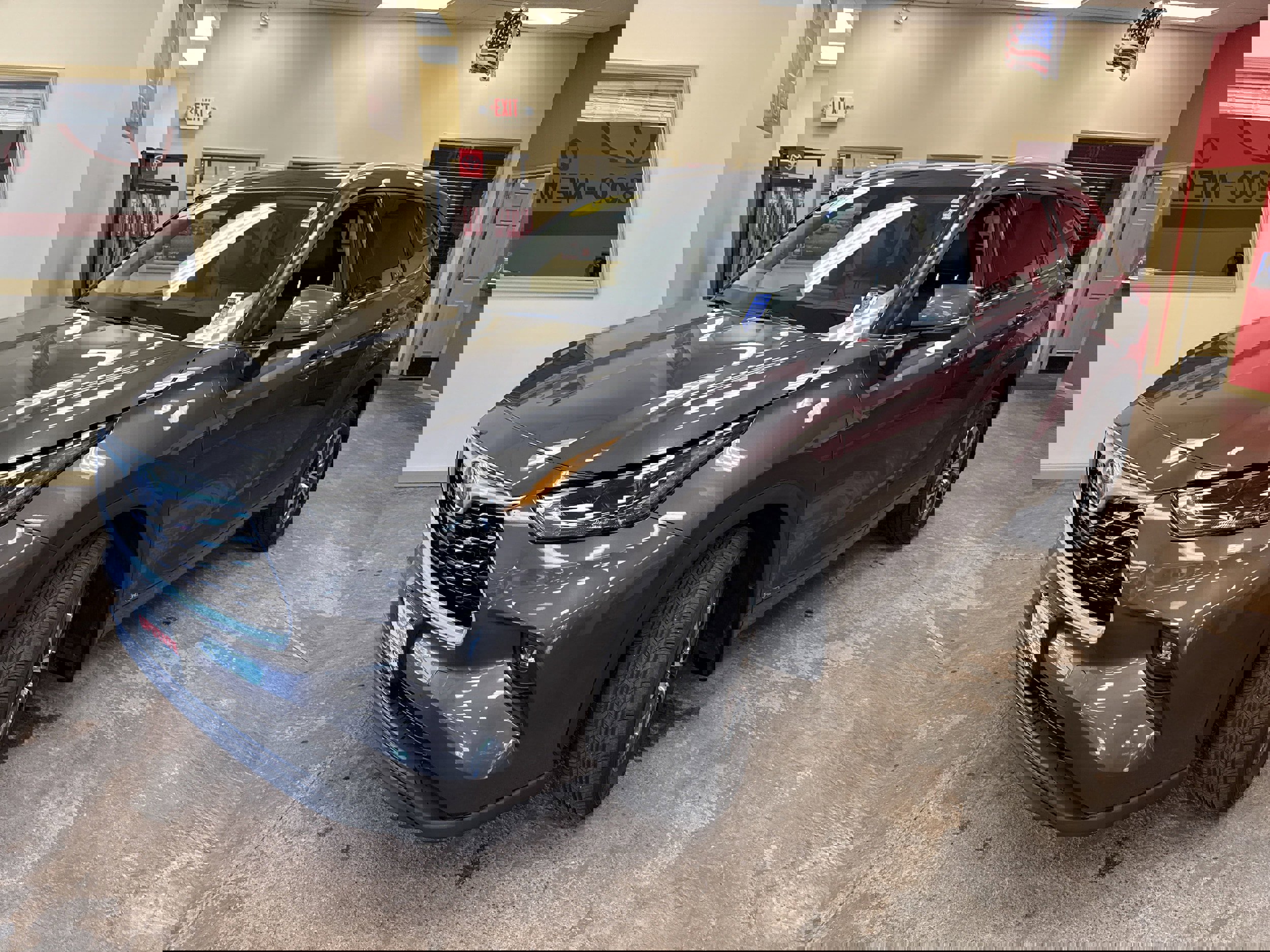 Used 2022 Toyota Highlander XLE image 3