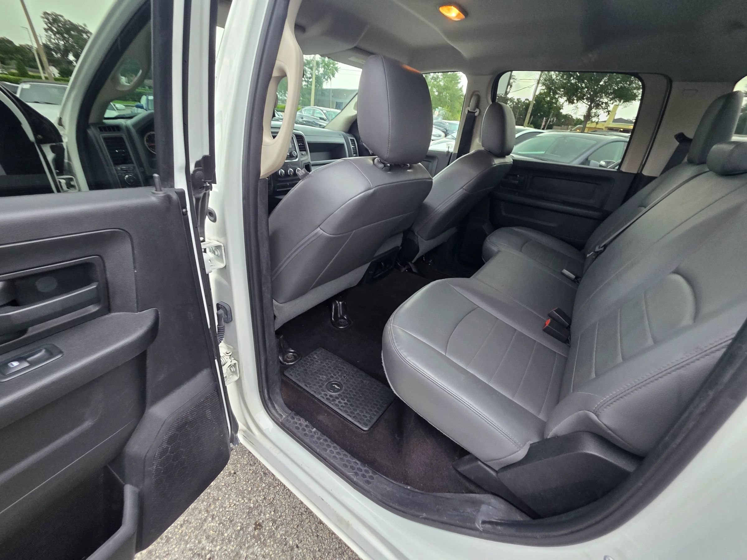 Used 2017 RAM 1500 Express RWD image 13
