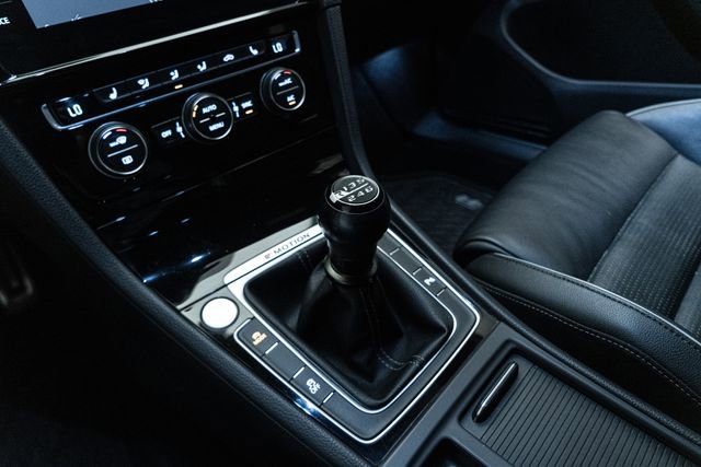 Used 2018 Volkswagen Golf R 4-Door image 26