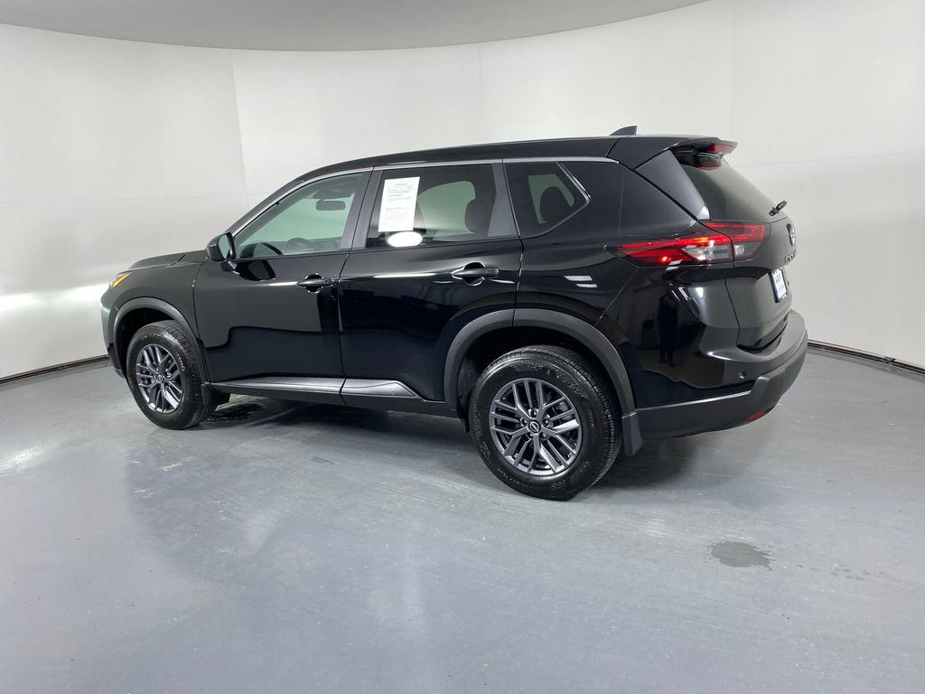 Used 2025 Nissan Rogue S image 4