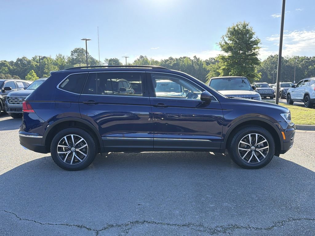 Used 2021 Volkswagen Tiguan SE w/ Panoramic Sunroof Package FWD image 6