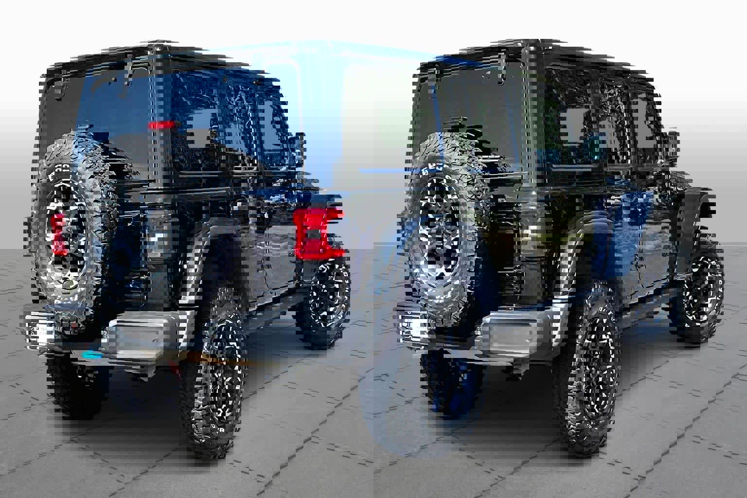 Used 2022 Jeep Wrangler Unlimited Rubicon 4xe w/ Cold Weather Group image 13