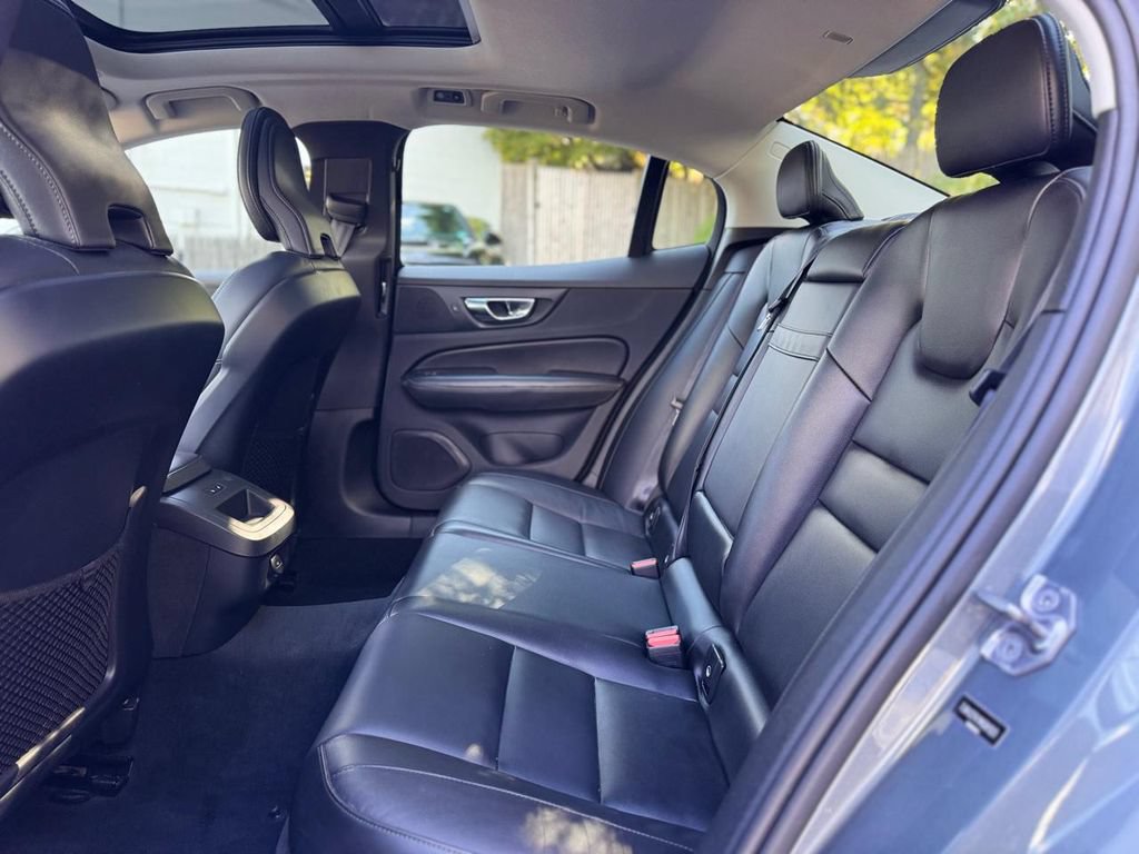 Used 2021 Volvo S60 T6 Momentum AWD/4WD image 23