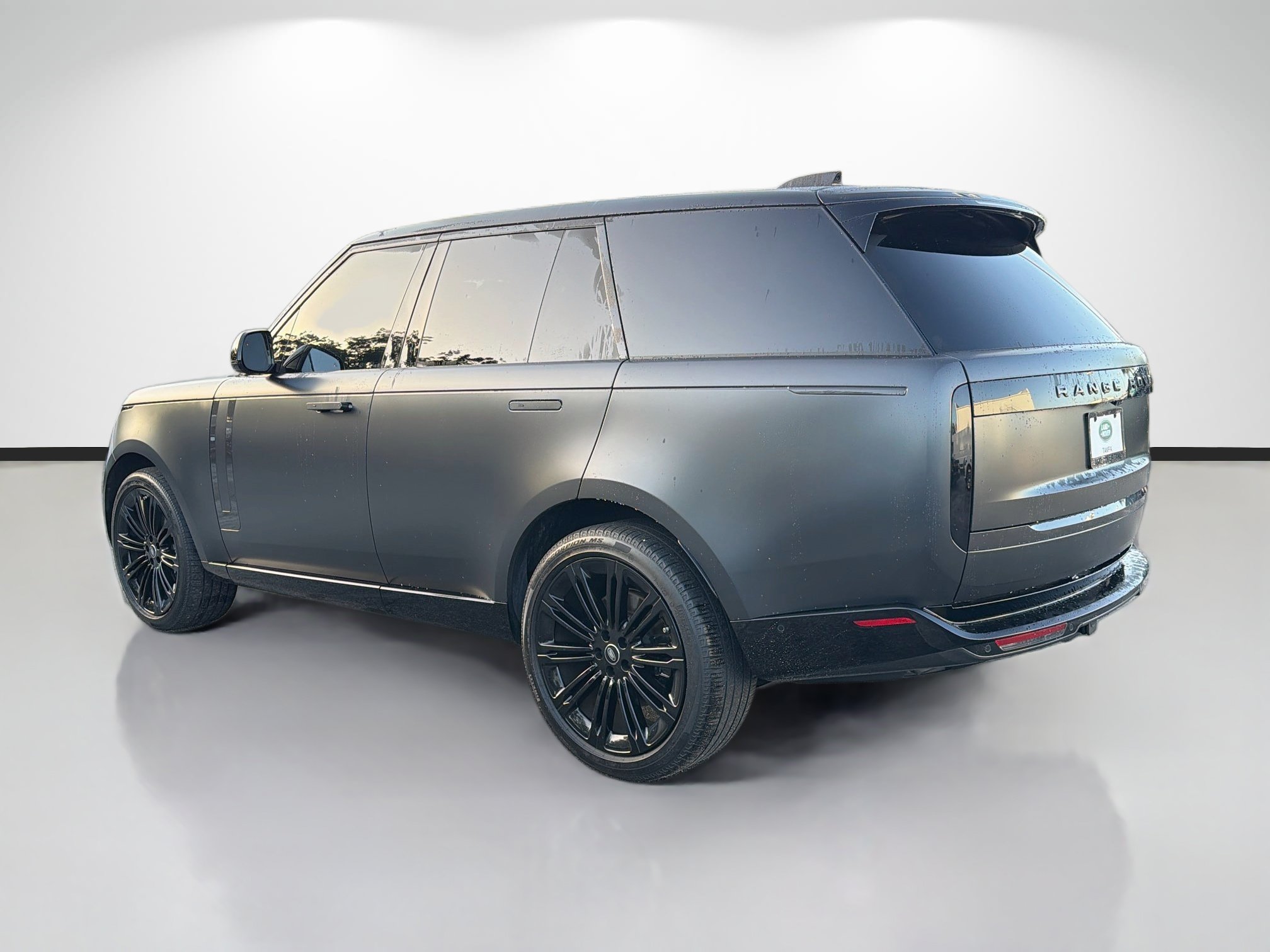 Used 2025 Land Rover Range Rover SE AWD/4WD image 3