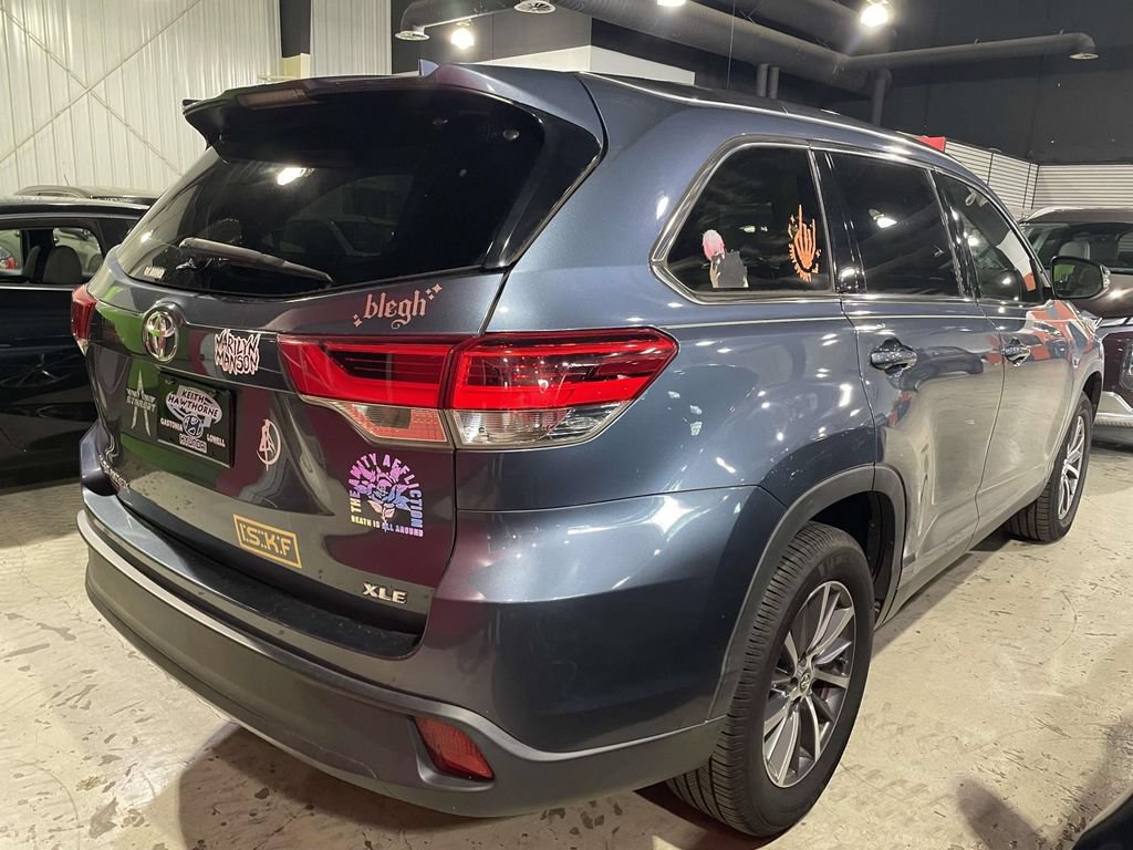 Used 2019 Toyota Highlander XLE FWD image 5
