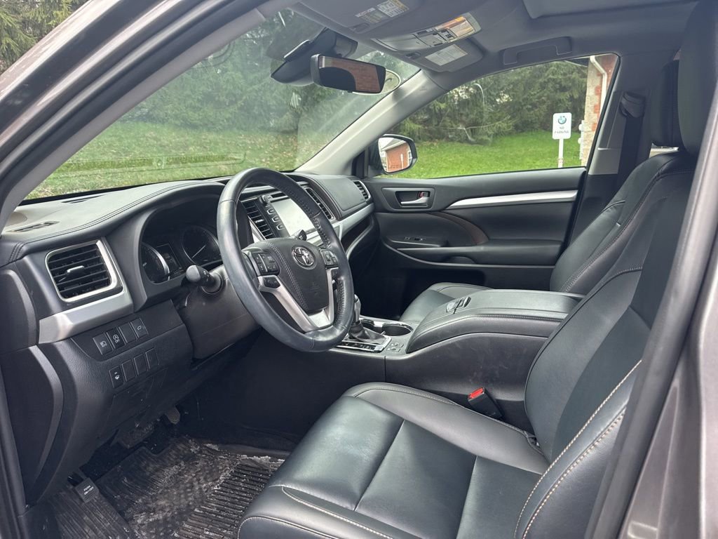 Used 2019 Toyota Highlander XLE AWD/4WD image 10