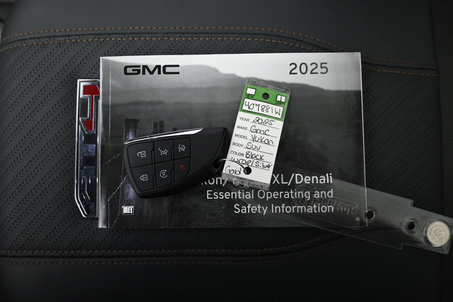 Used 2025 GMC Yukon AT4 w/ AT4 Premium Plus Package AWD/4WD image 20