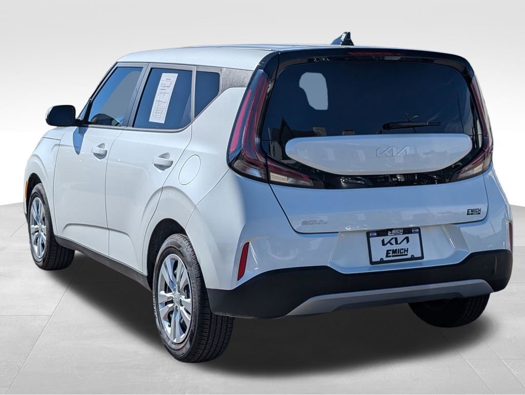 Certified 2025 Kia Soul LX image 3