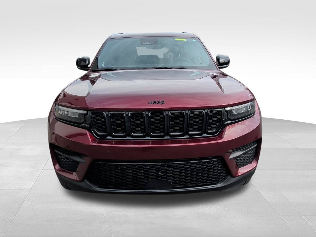 Certified 2025 Jeep Grand Cherokee Altitude AWD/4WD image 8