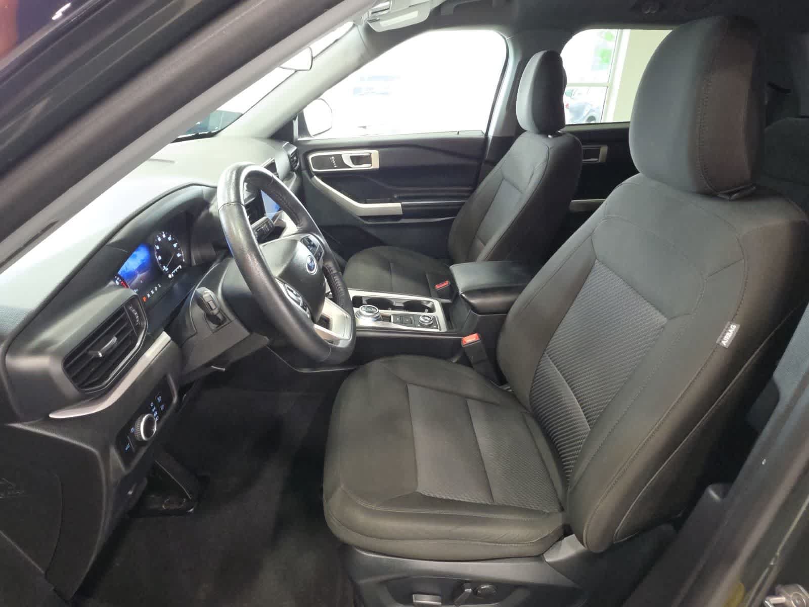Used 2023 Ford Explorer XLT AWD/4WD image 12