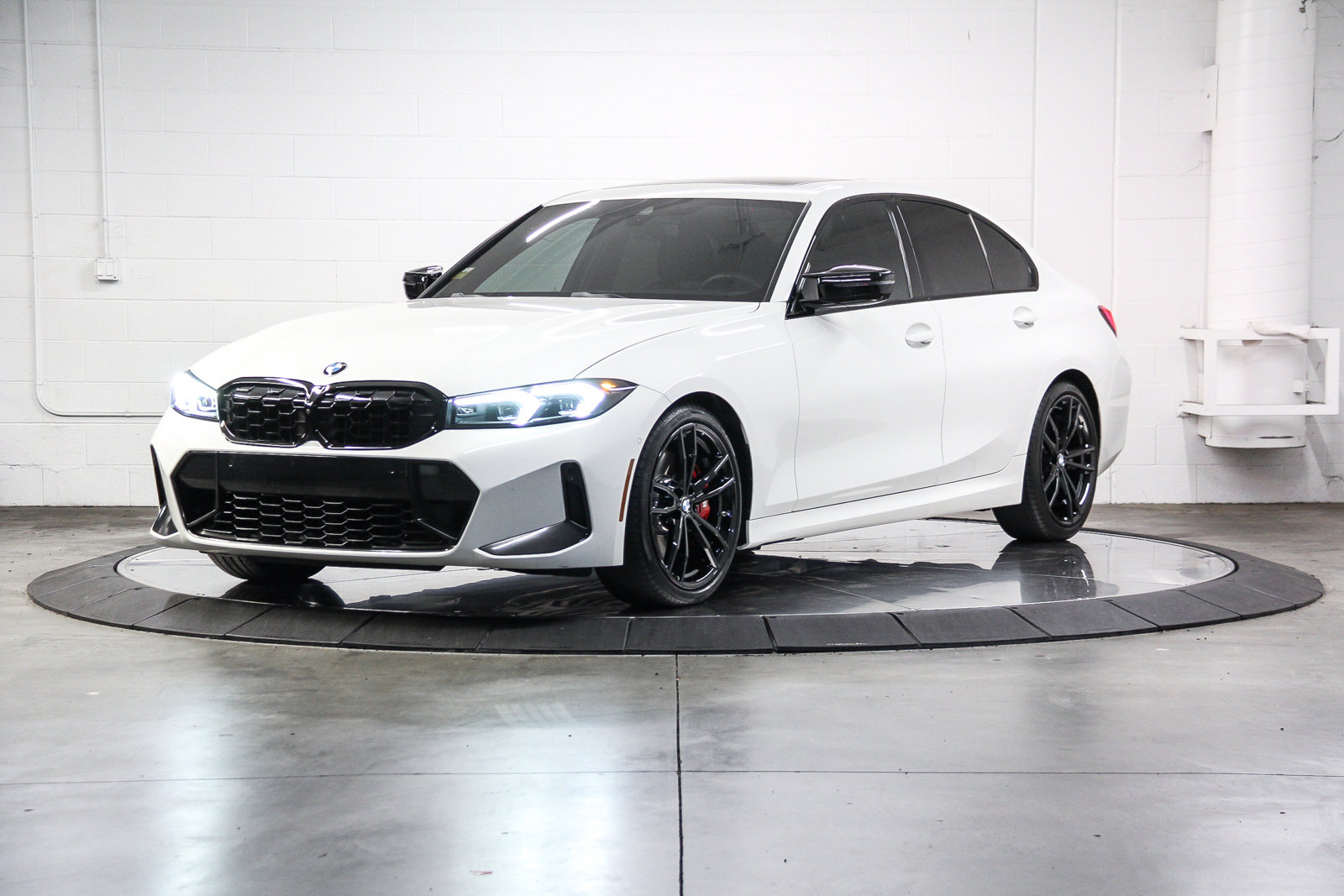Used 2024 BMW M340i w/ Premium Package RWD image 3
