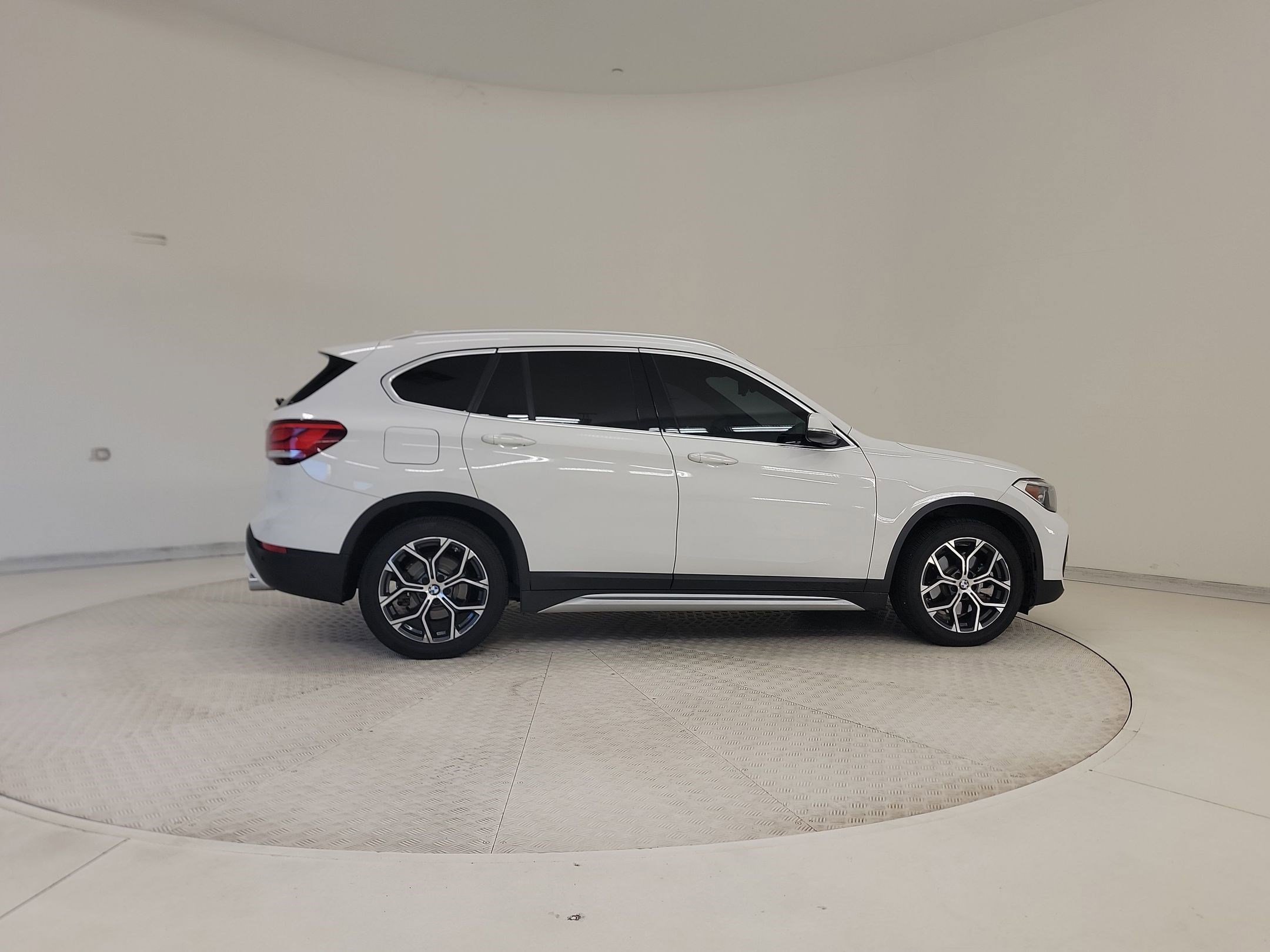 Used 2021 BMW X1 xDrive28i w/ Premium Package image 8