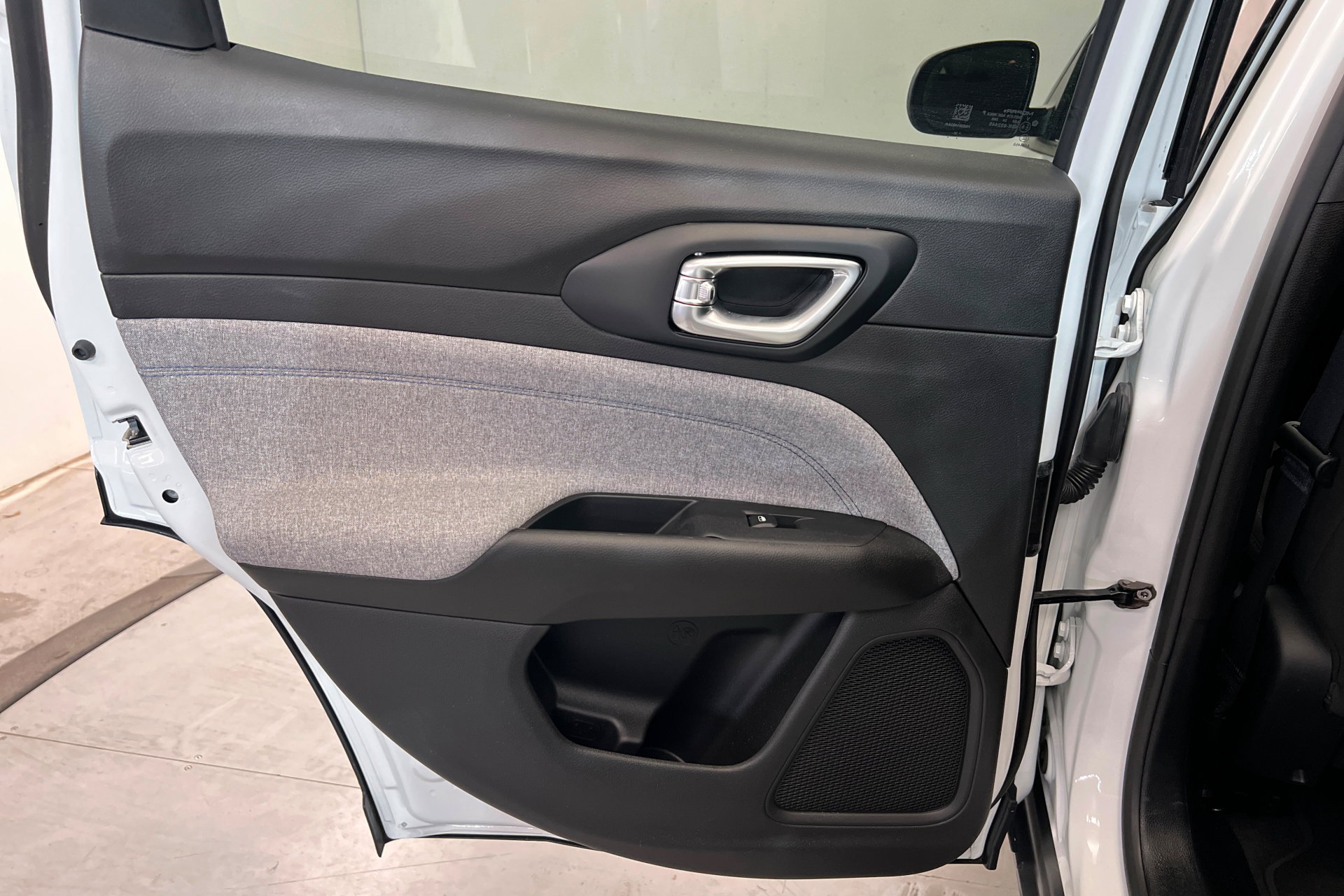 Used 2025 Jeep Compass Sport AWD/4WD image 19