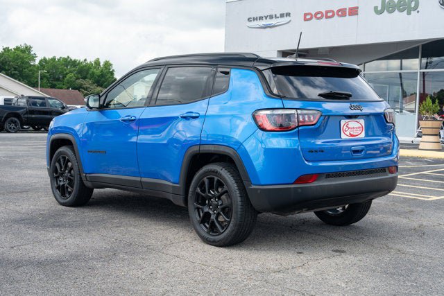 Certified 2023 Jeep Compass Latitude w/ Convenience Group AWD/4WD image 3