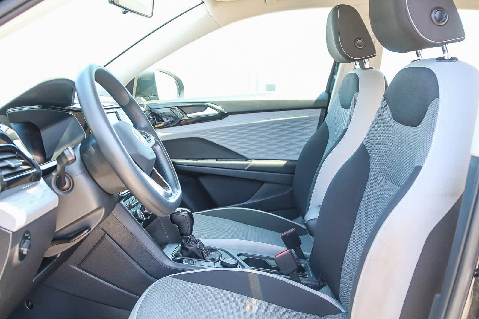 Used 2022 Volkswagen Taos S image 17