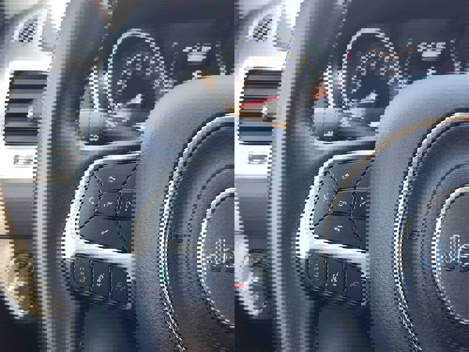 Used 2018 Jeep Compass Latitude w/ Cold Weather Group image 26