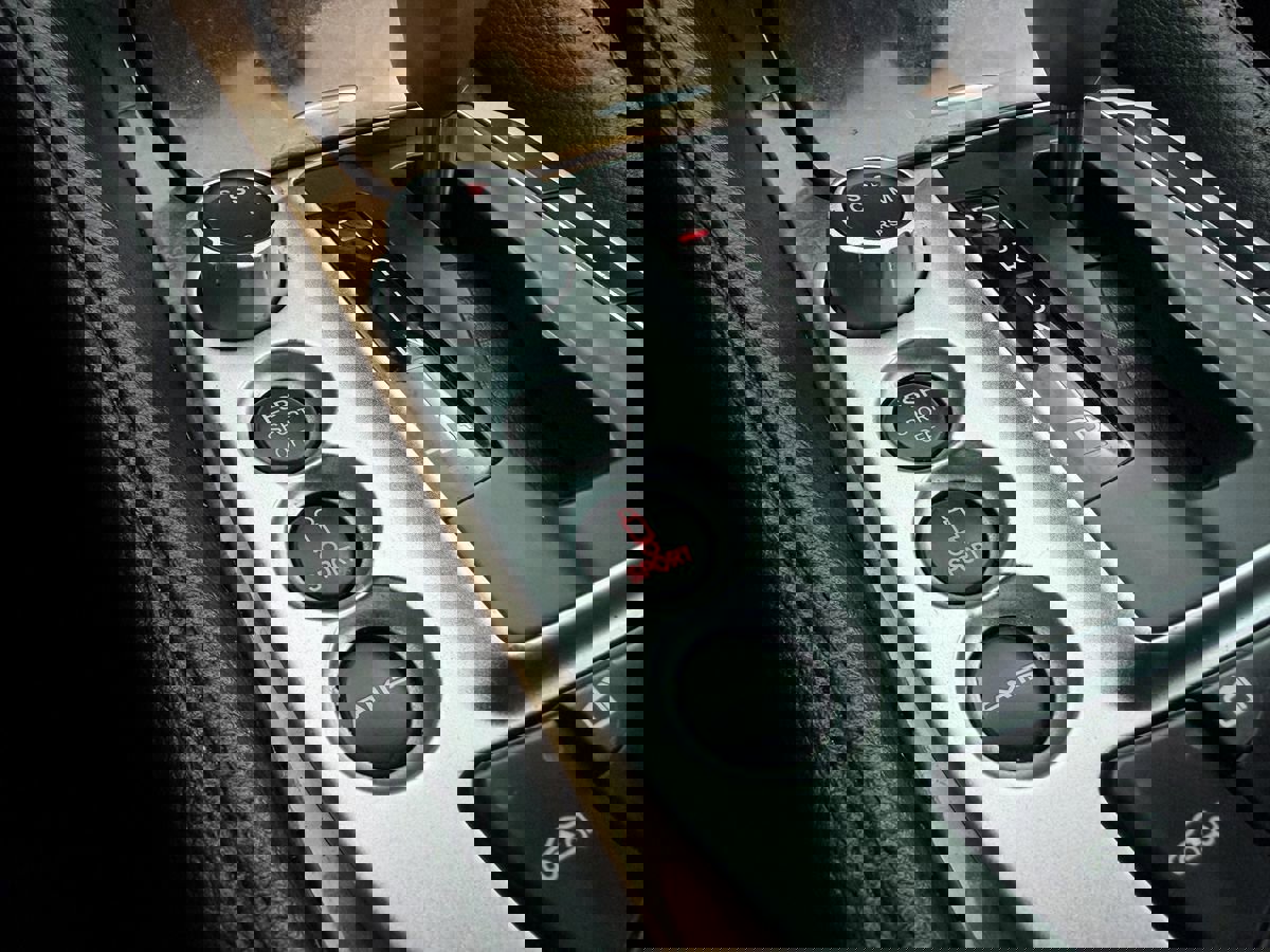 Used 2011 Mercedes-Benz SL 63 AMG image 21