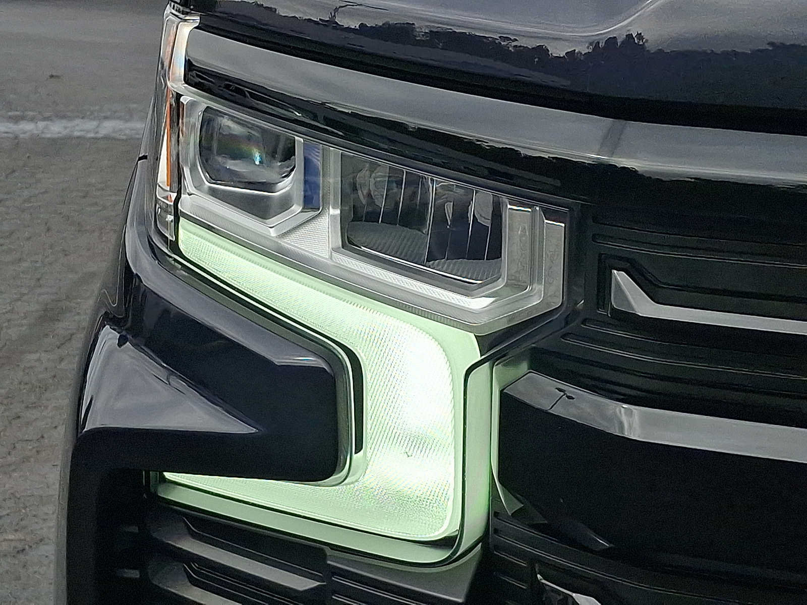 Used 2023 Chevrolet Silverado 1500 LT Trail Boss w/ LPO, Dark Essentials Package AWD/4WD image 9