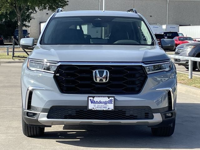 Used 2024 Honda Pilot Touring image 7