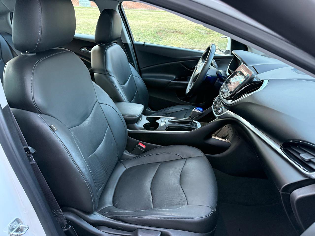 Used 2017 Chevrolet Volt Premier w/ Driver Confidence II Package image 25