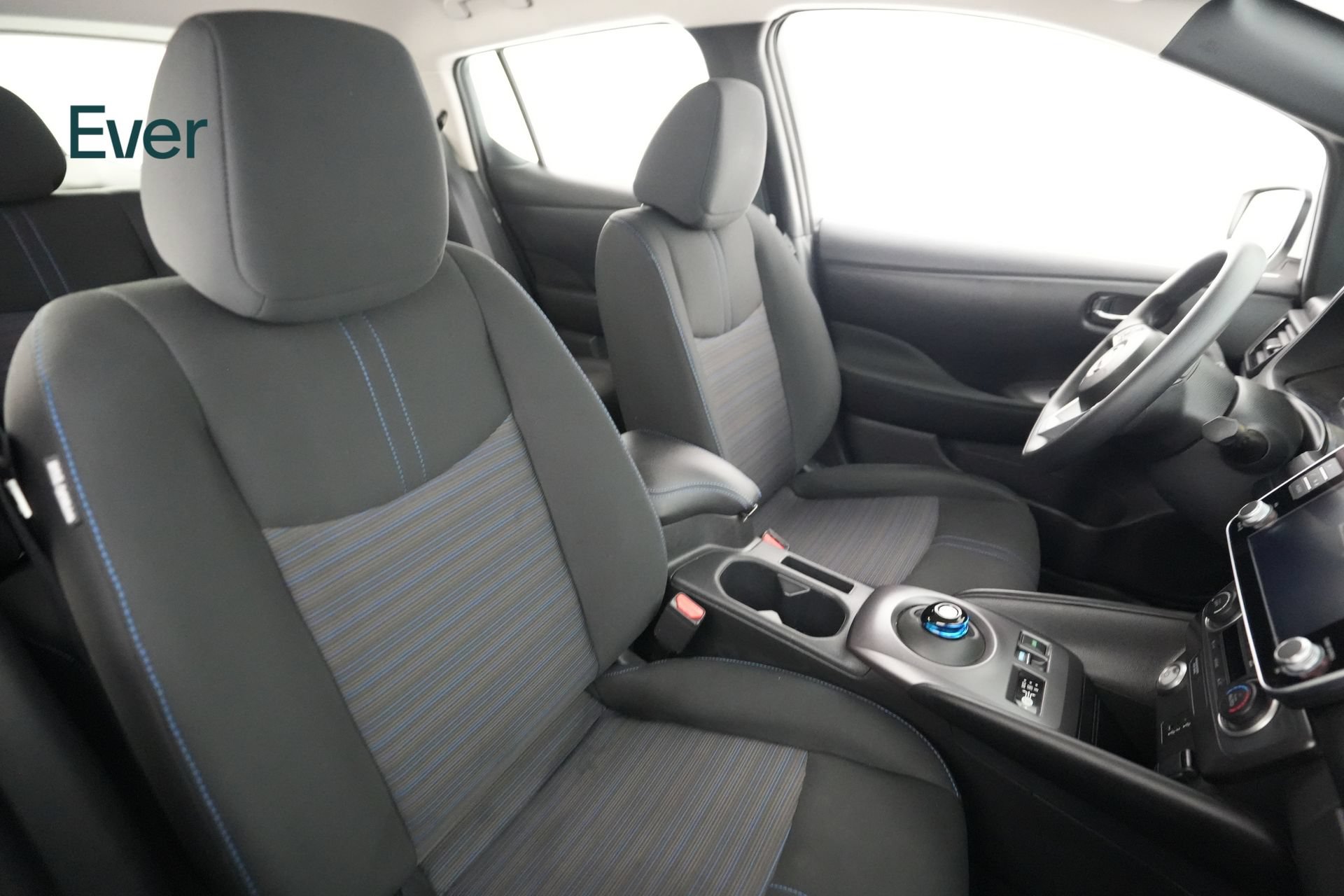 Used 2025 Nissan Leaf S FWD image 23