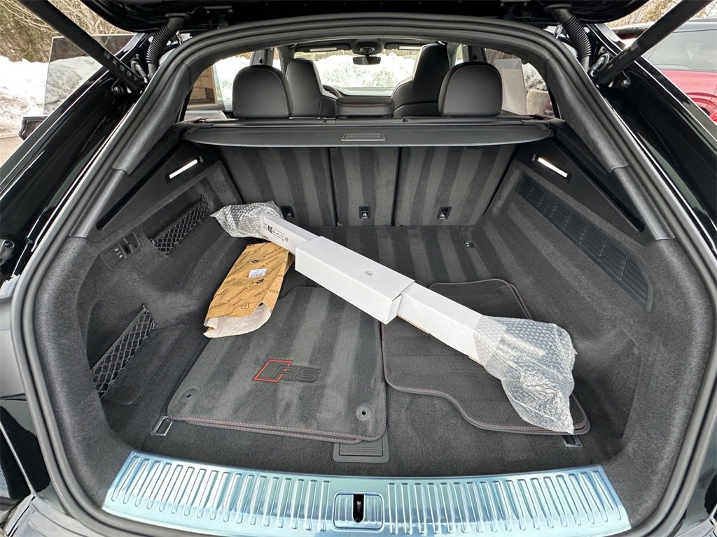 Certified 2025 Audi RS Q8 performance image 30