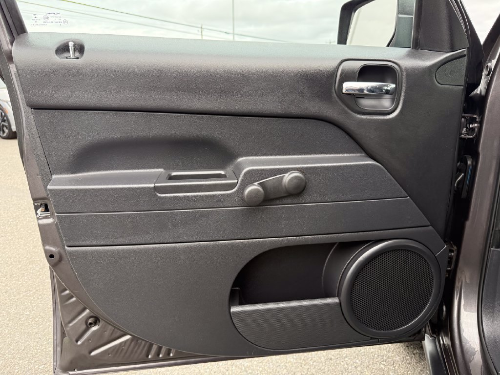 Used 2016 Jeep Patriot Sport FWD image 26