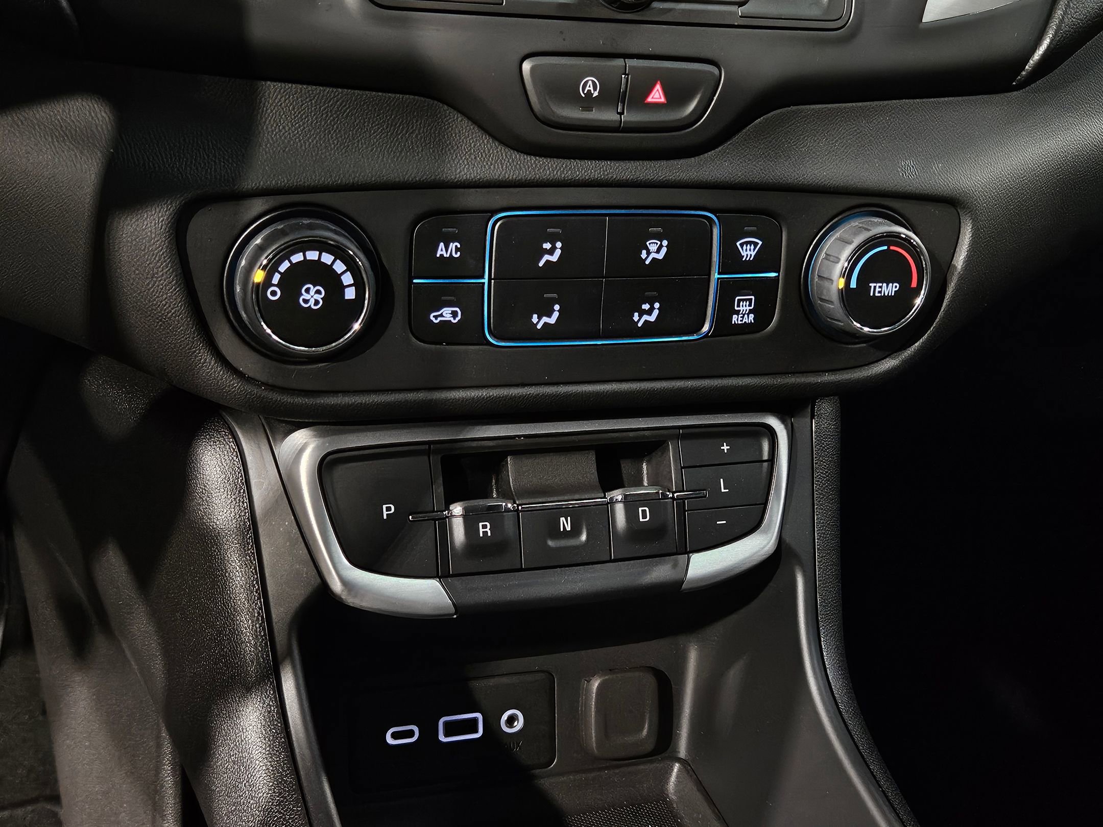 Used 2024 GMC Terrain SLE image 30