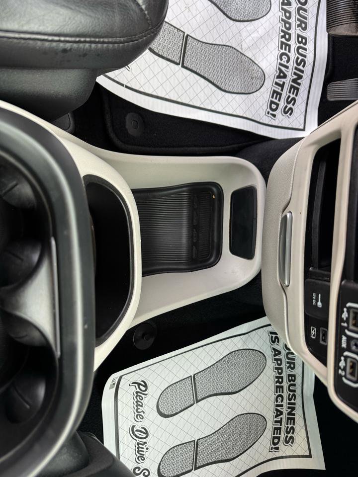 Used 2022 Chrysler Pacifica Touring-L image 25