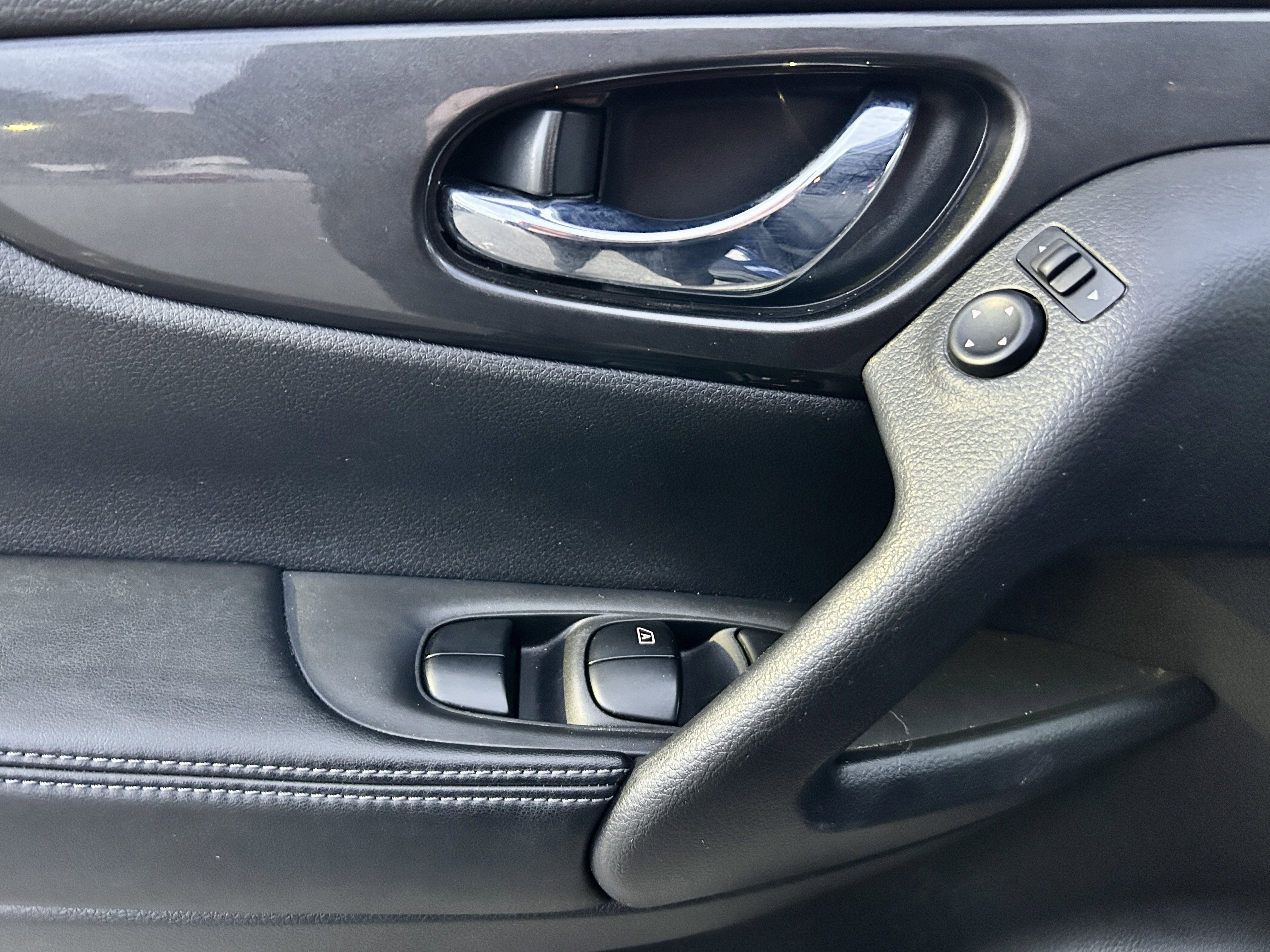 Used 2020 Nissan Rogue SV image 19